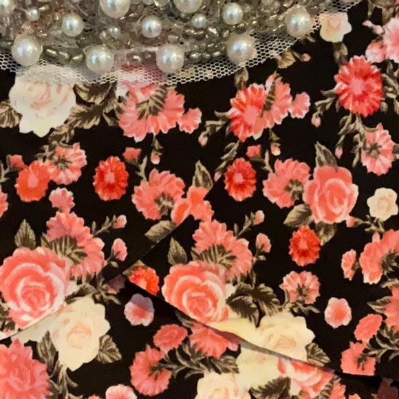 Fun and dressy, super comfy bejeweled floral tank! - Picture 4 of 6